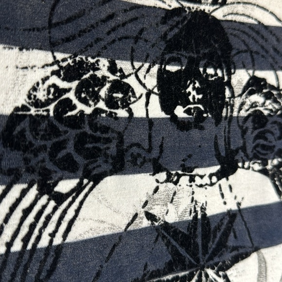 Unified striped t-shirt. Blue and creamy white with skull design. size Small - Picture 5 of 9